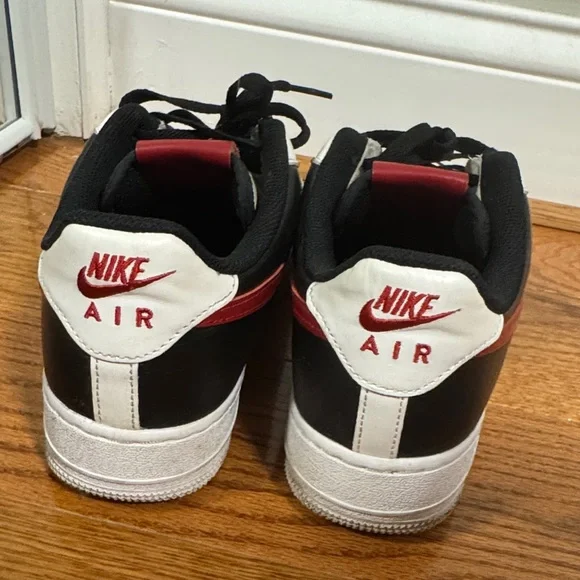 Nike womanWhite and Red Sneakers - Picture 2 of 4